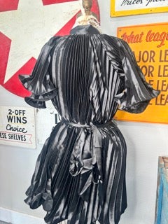 Highlight Pleated Dress (Black)
