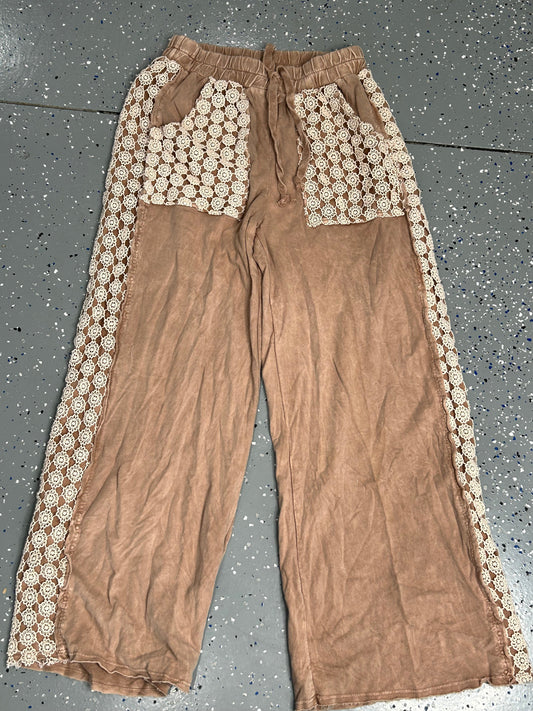 Mineral Wash Floral Daisy Trim Pants (Latte)