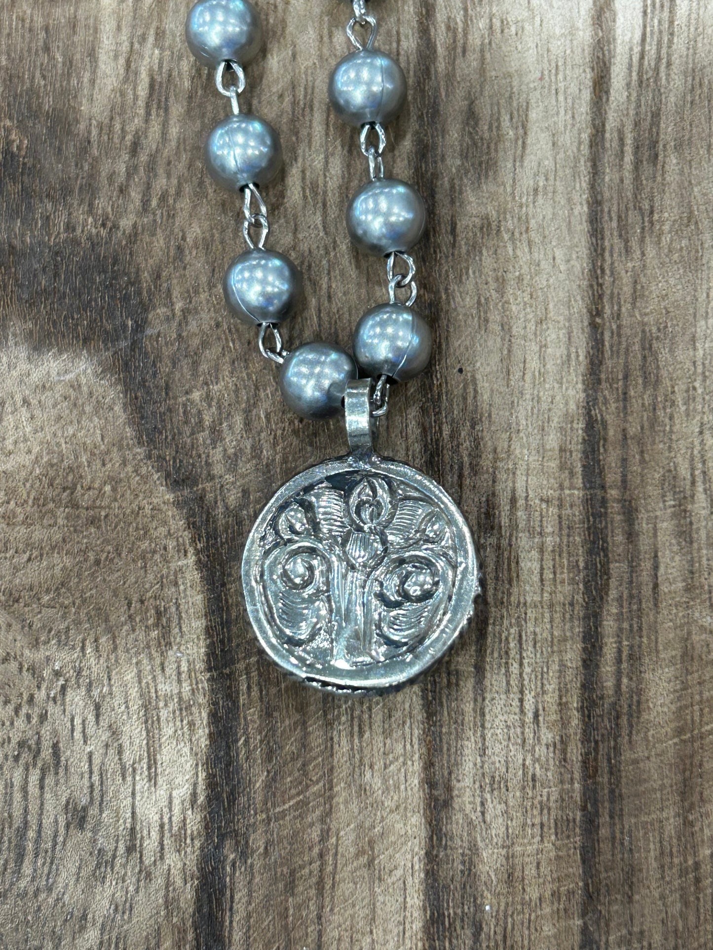 Dainty Daisy Necklace