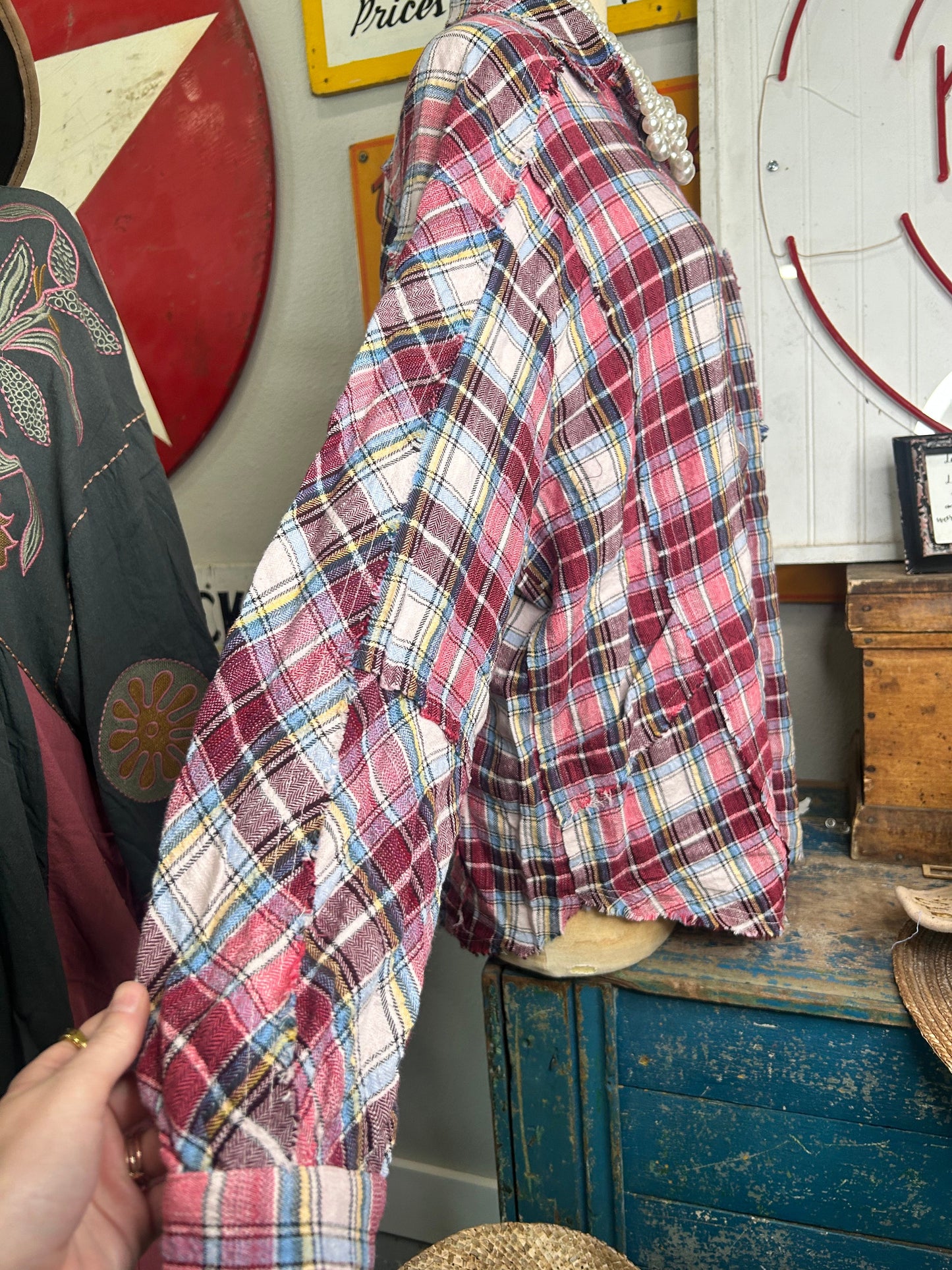 Easel- Crinkled Plaid Button Down Shirt (Burgundy)