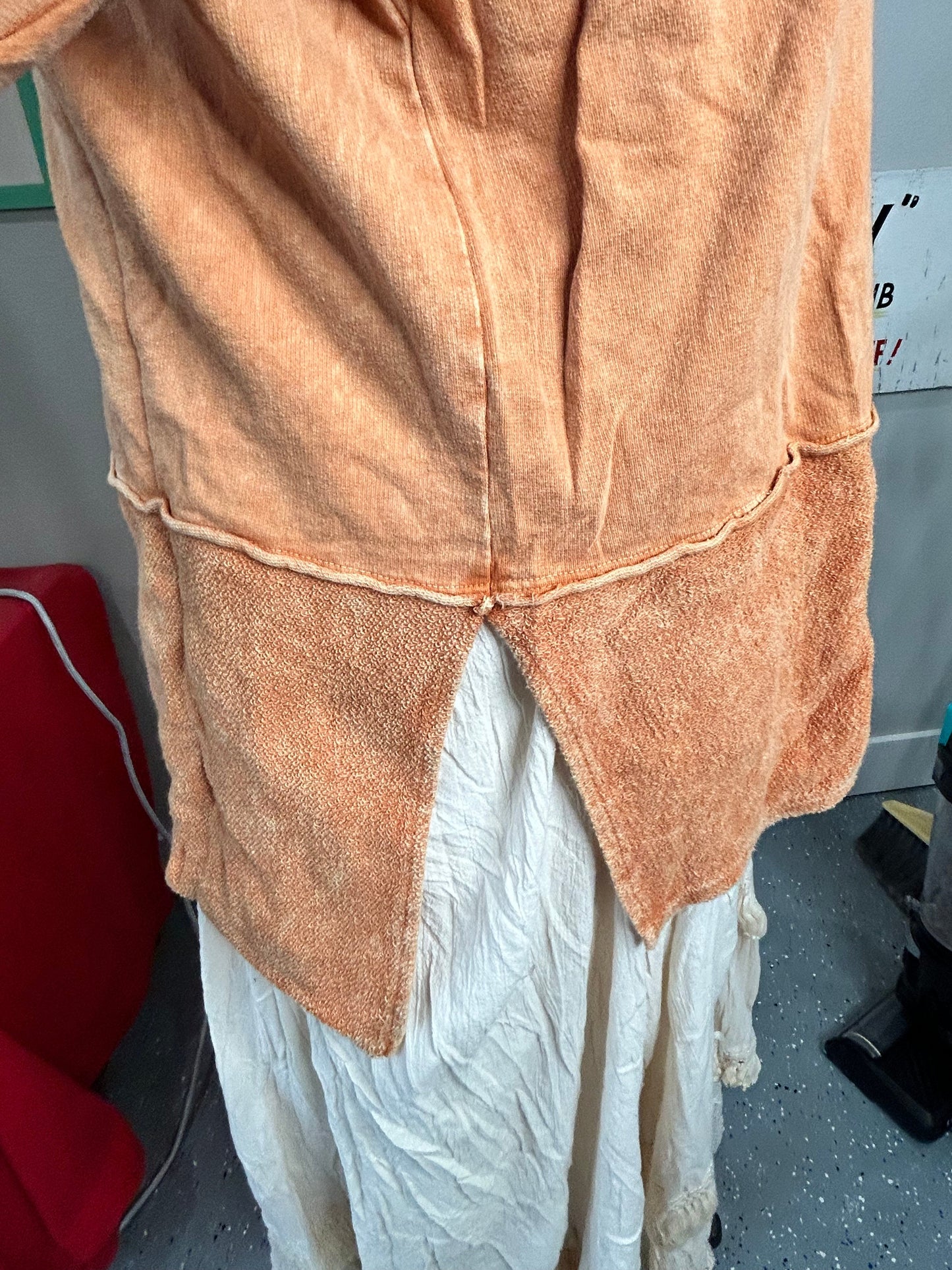 Mineral Wash High-Low Top with Thumbhole (Faded Orange)