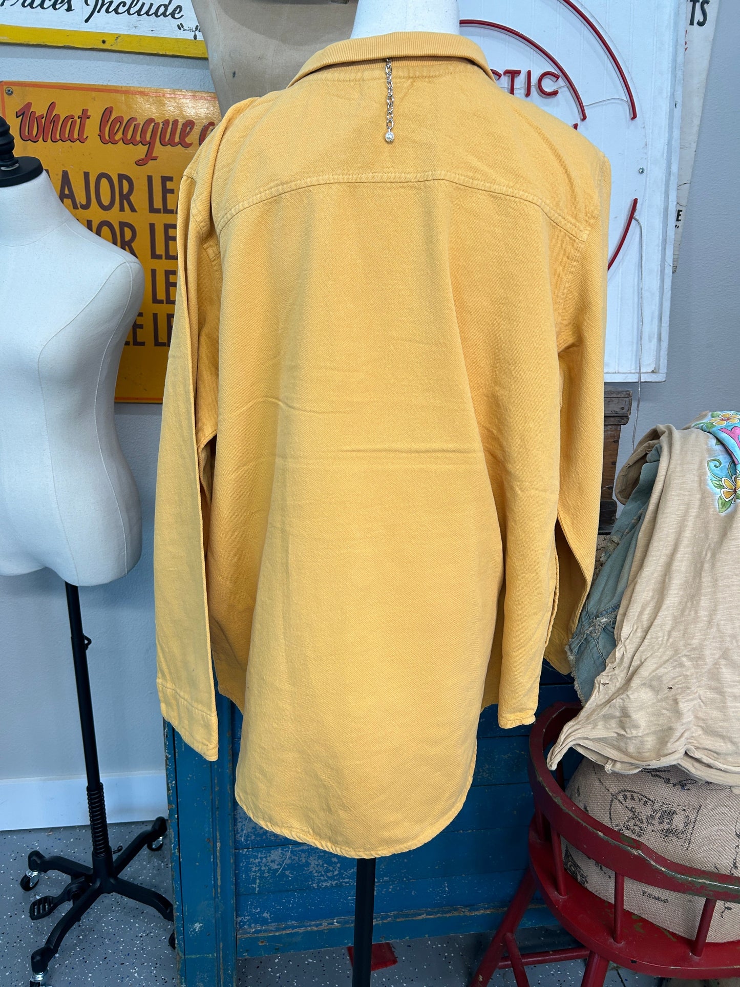 Four Button Top (Dijon)