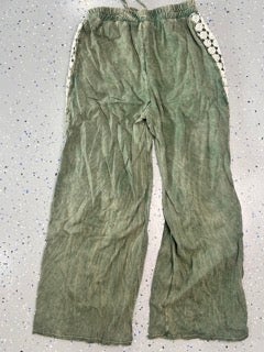 Mineral Wash Floral Daisy Trim Pants (Olive)