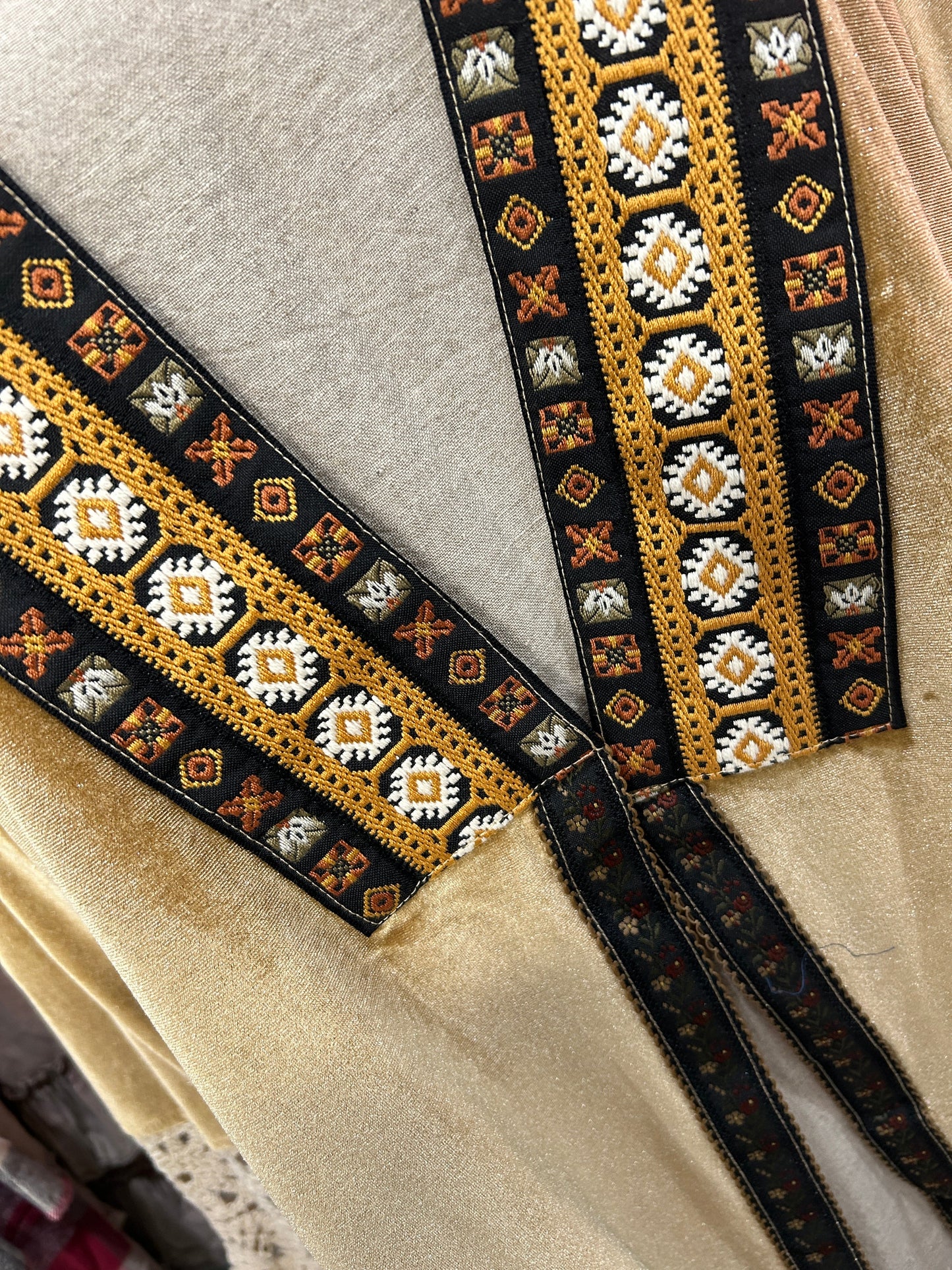 POL VELVET EMBROIDERED KIMONO