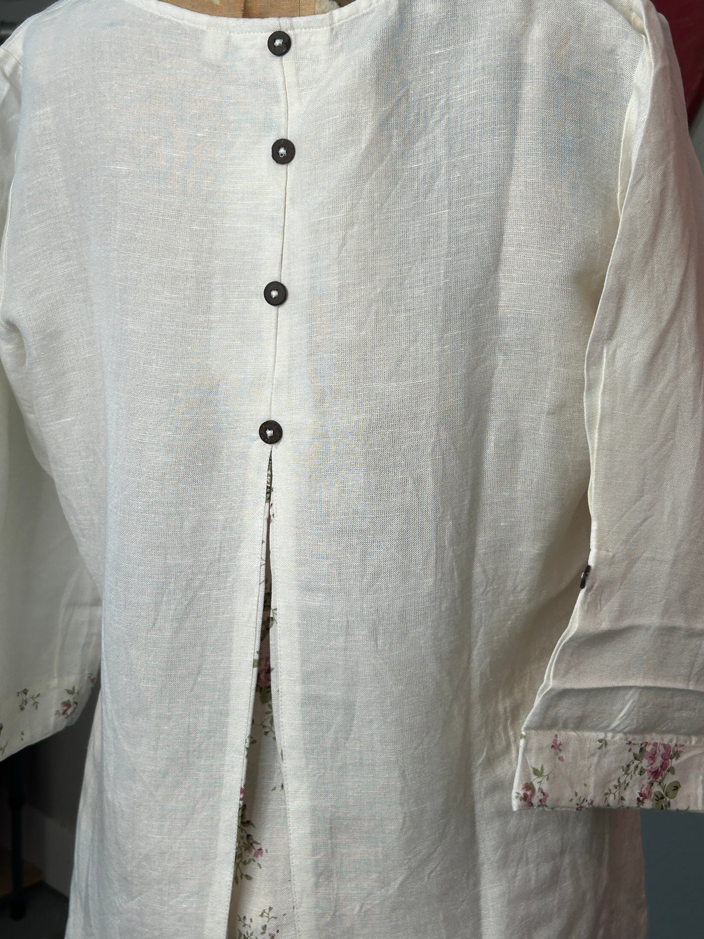 FINAL SALE! Paper Lace- Floral Linen top