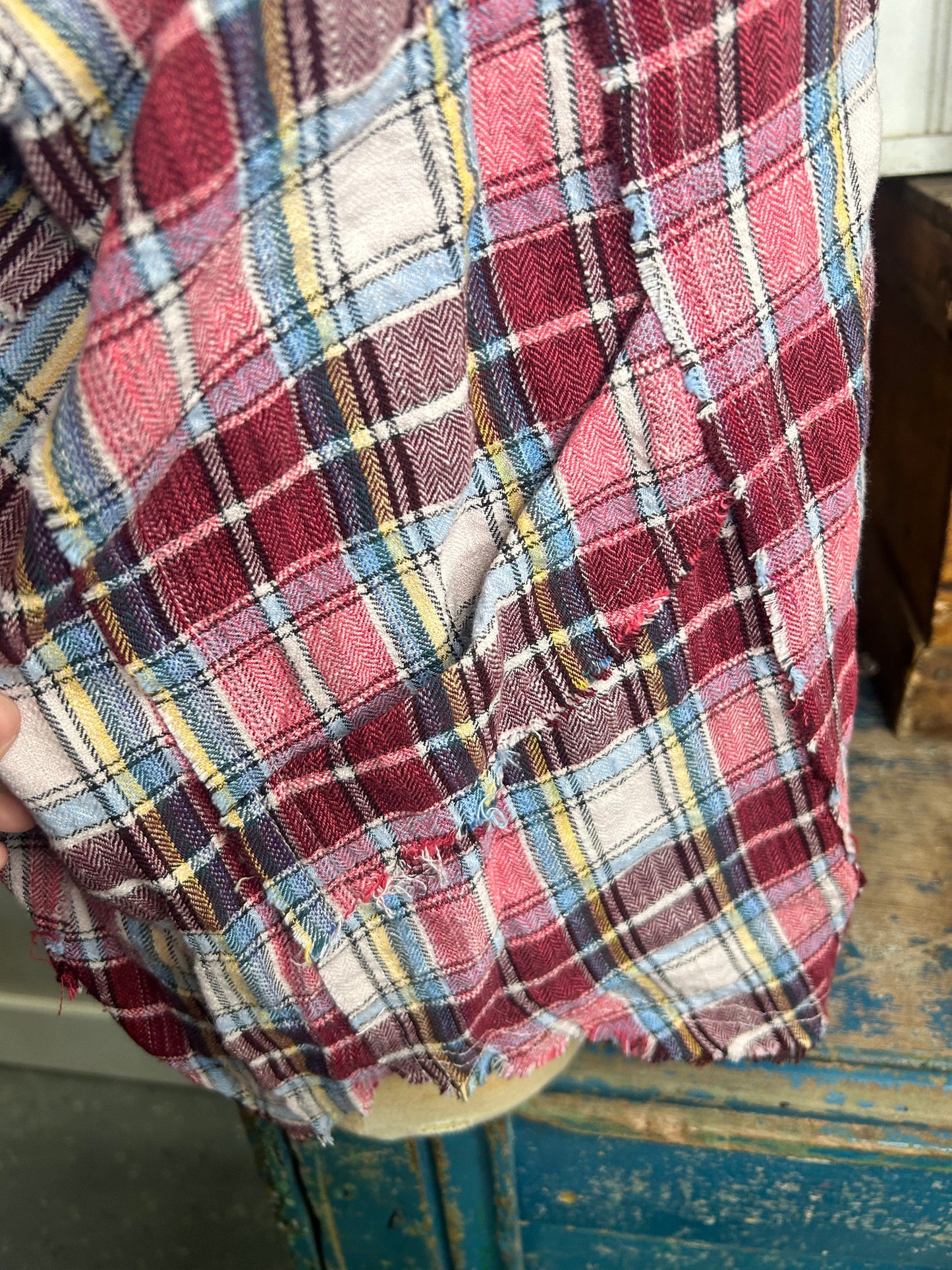 Easel- Crinkled Plaid Button Down Shirt (Burgundy)