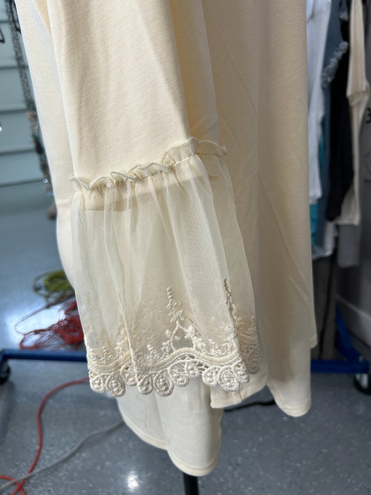 Origami- Lace 3/4 Sleeve Top (BEIGE)