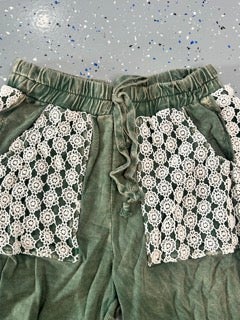 Mineral Wash Floral Daisy Trim Pants (Olive)