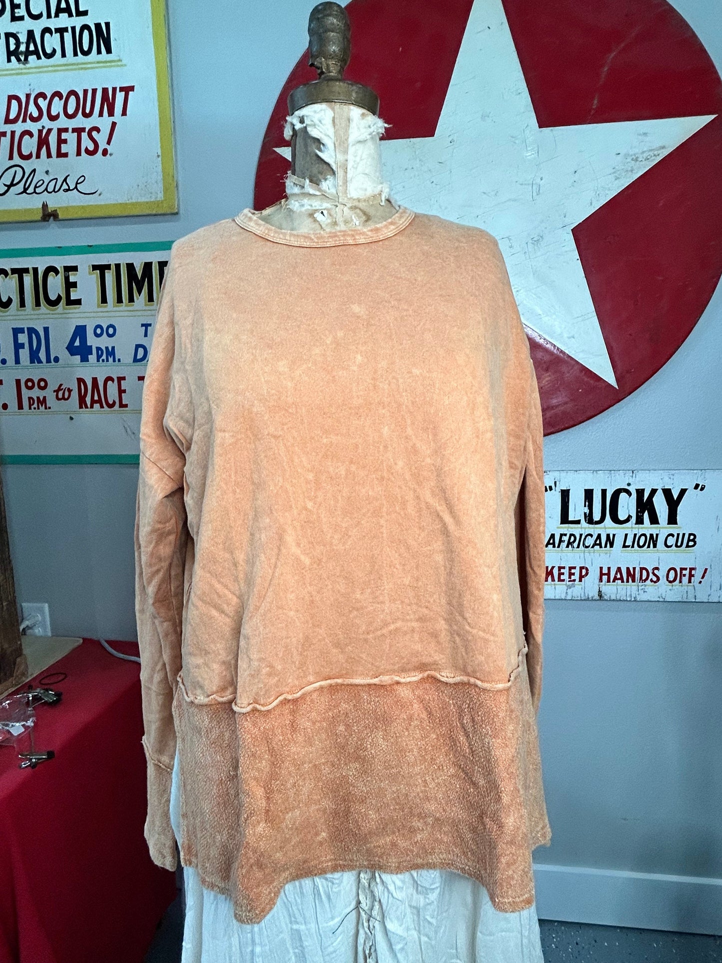 Mineral Wash High-Low Top with Thumbhole (Faded Orange)
