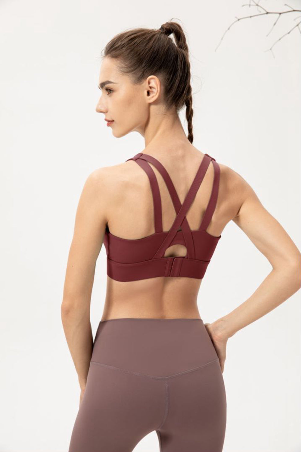Comfortable Cutout Crisscross Sports Bra