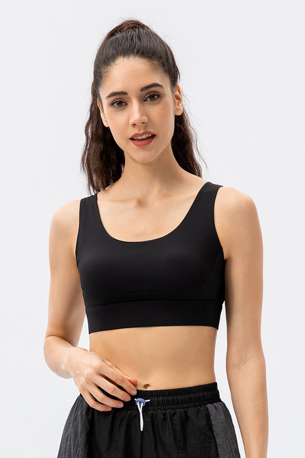 Breathable Crisscross Back Scoop Neck Sports Bra