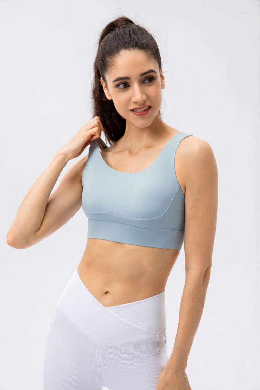 Breathable Crisscross Back Scoop Neck Sports Bra